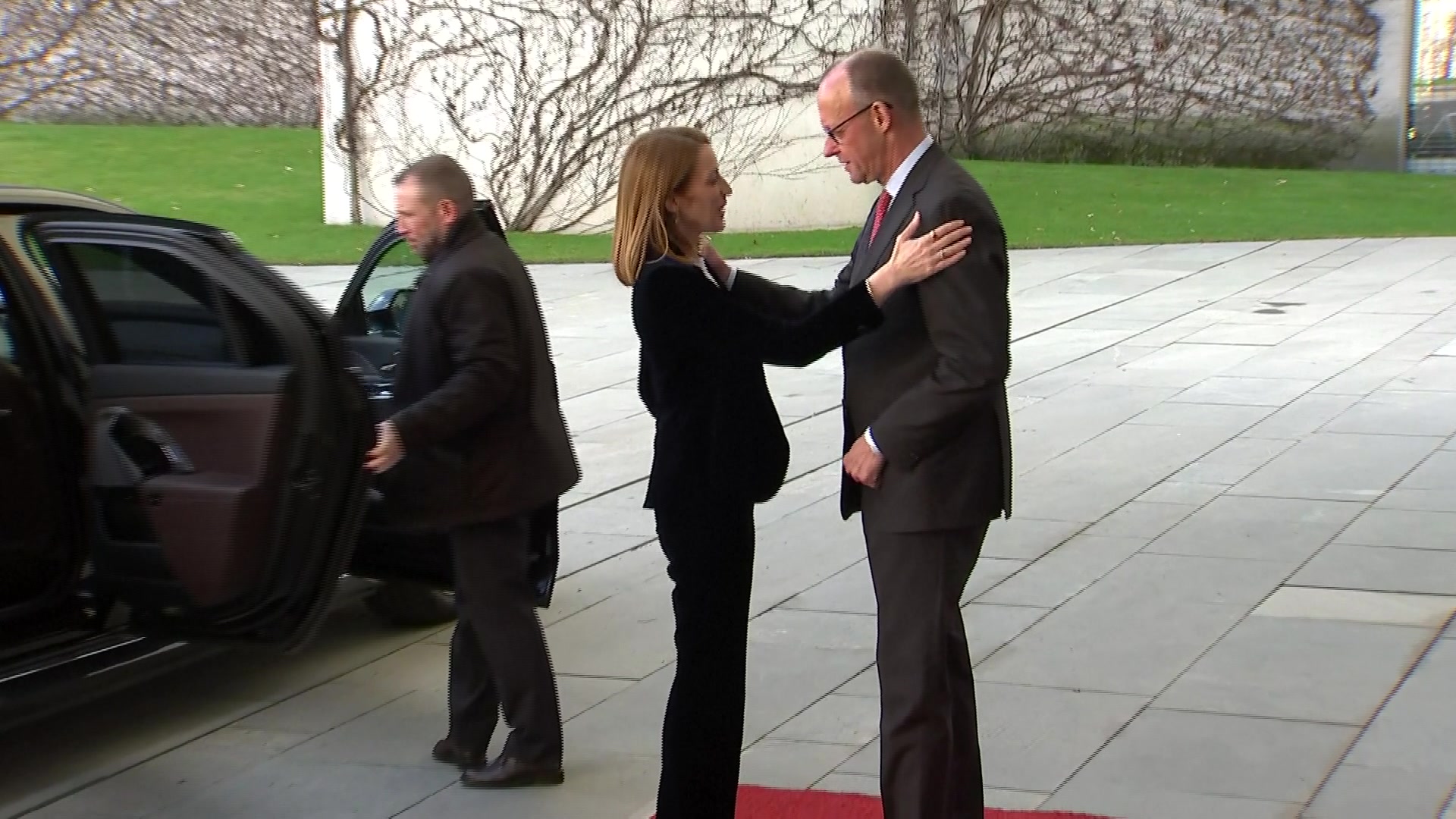 Official visit by Roberta METSOLA, EP President to Berlin (Germany) - Meeting with Friedrich MERZ, German Federal Chancellor: arrival, doorstep and meeting